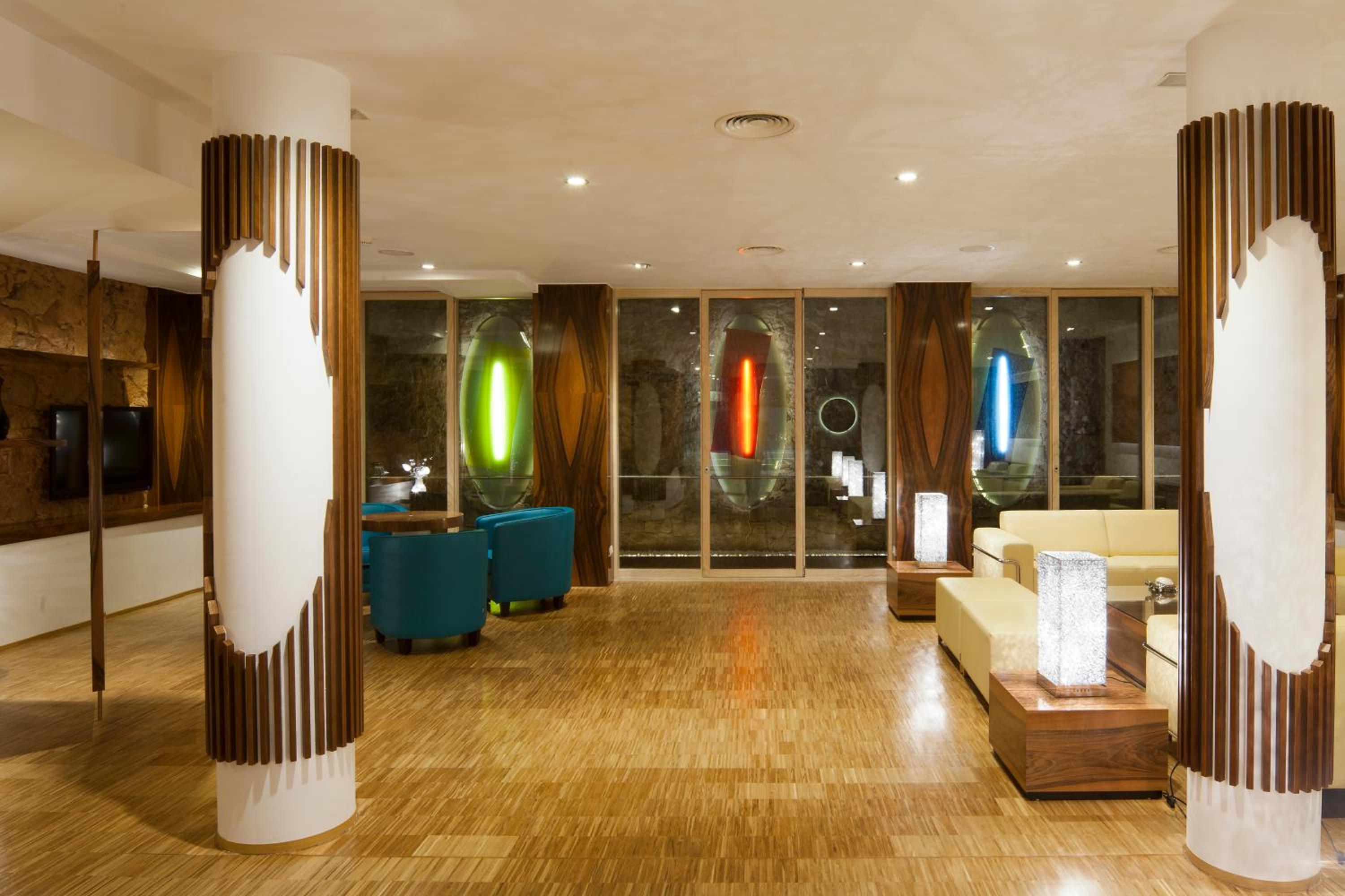 Ako Suite Hotel