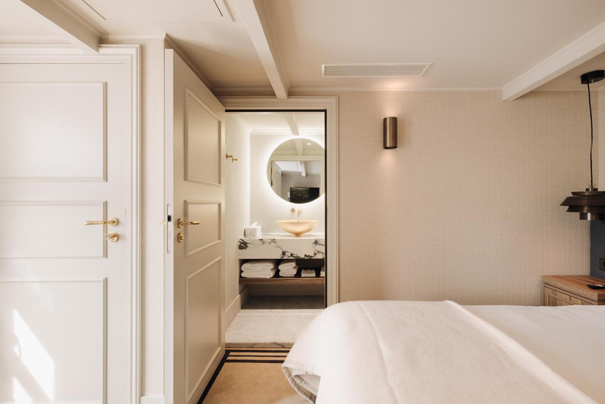 Hotel 717